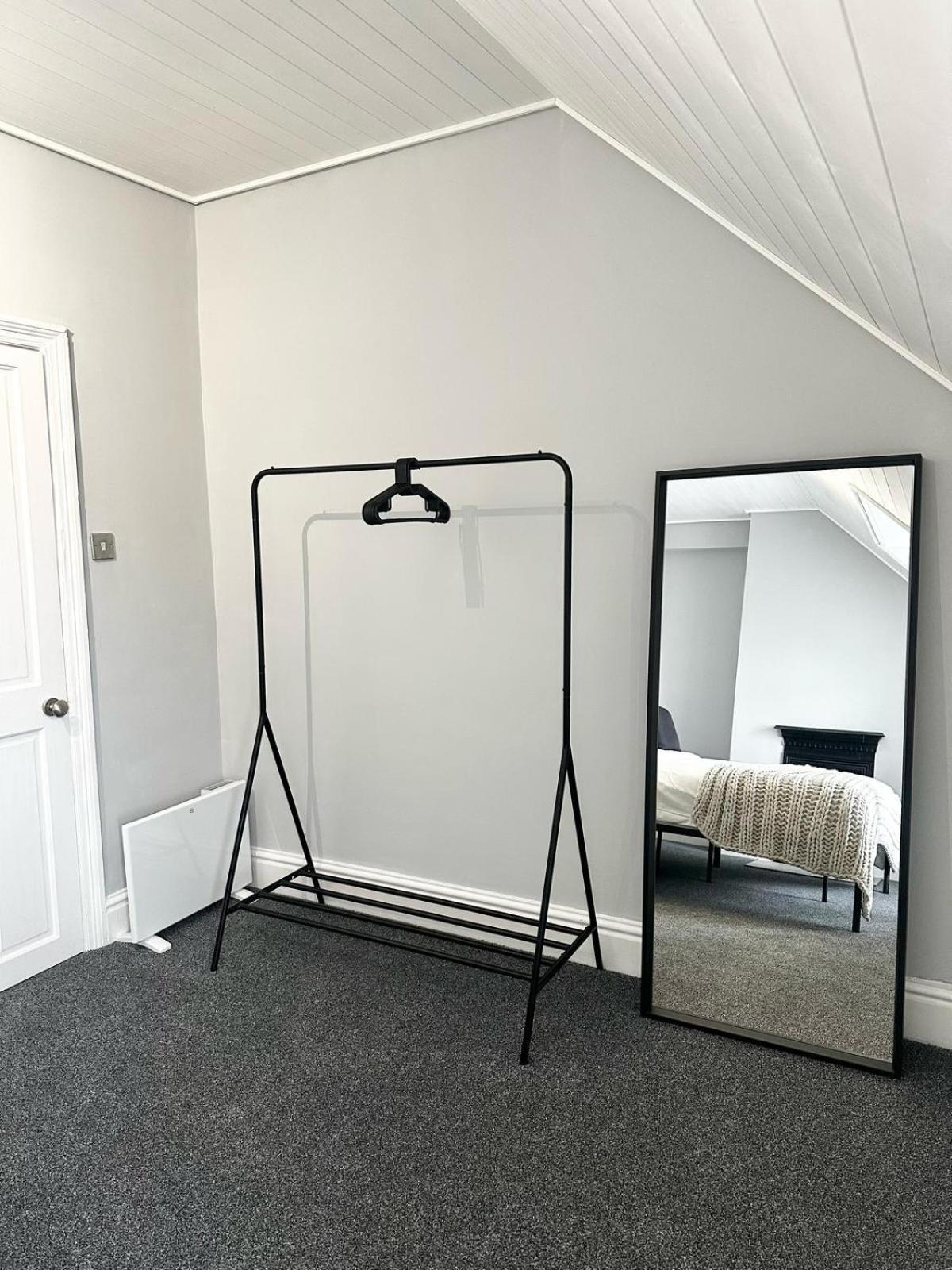 Luxury 5 Bed Salford Free Parking Holiday home *